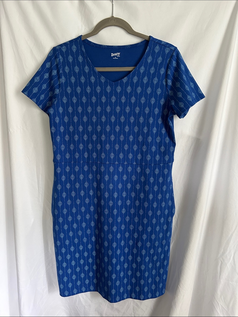 Duluth Trading Noga  Blue Short-Sleeve Sheath Dress with White Geometric Print